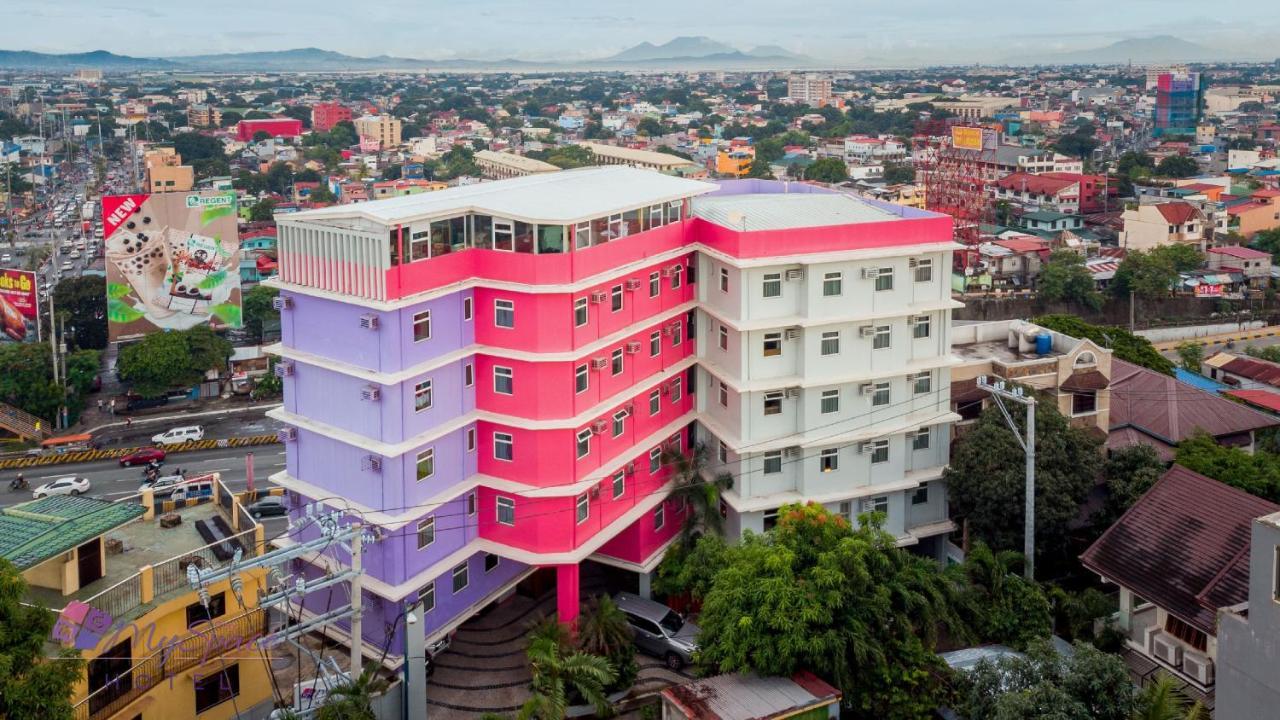 Myspace Hotel @Bgc Pasig City Exteriör bild
