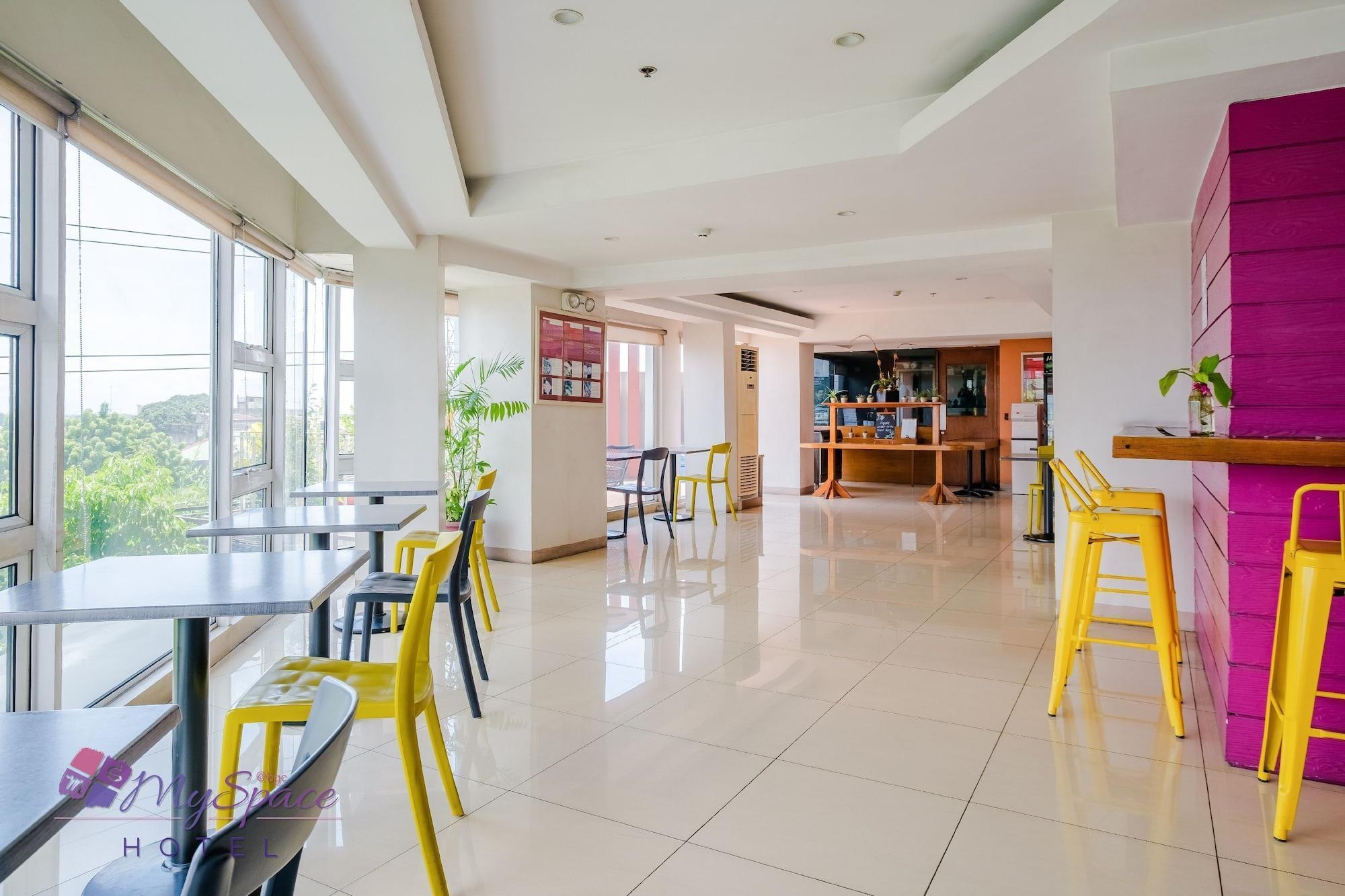 Myspace Hotel @Bgc Pasig City Exteriör bild