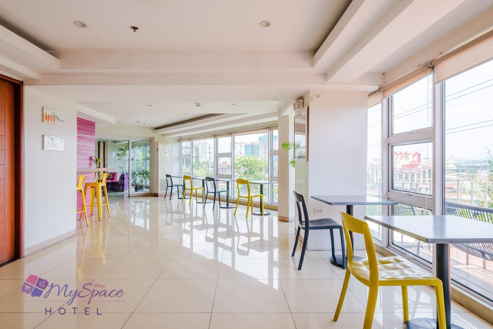 Myspace Hotel @Bgc Pasig City Exteriör bild