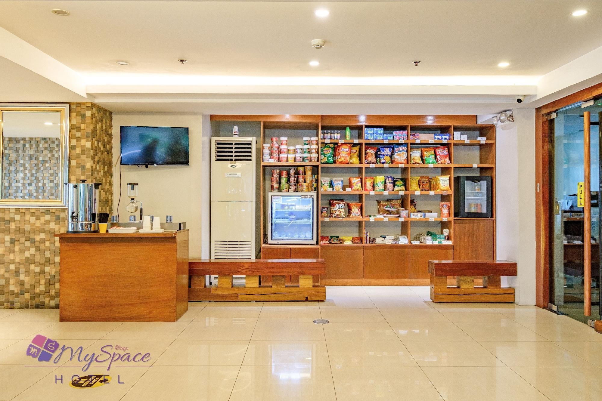 Myspace Hotel @Bgc Pasig City Exteriör bild